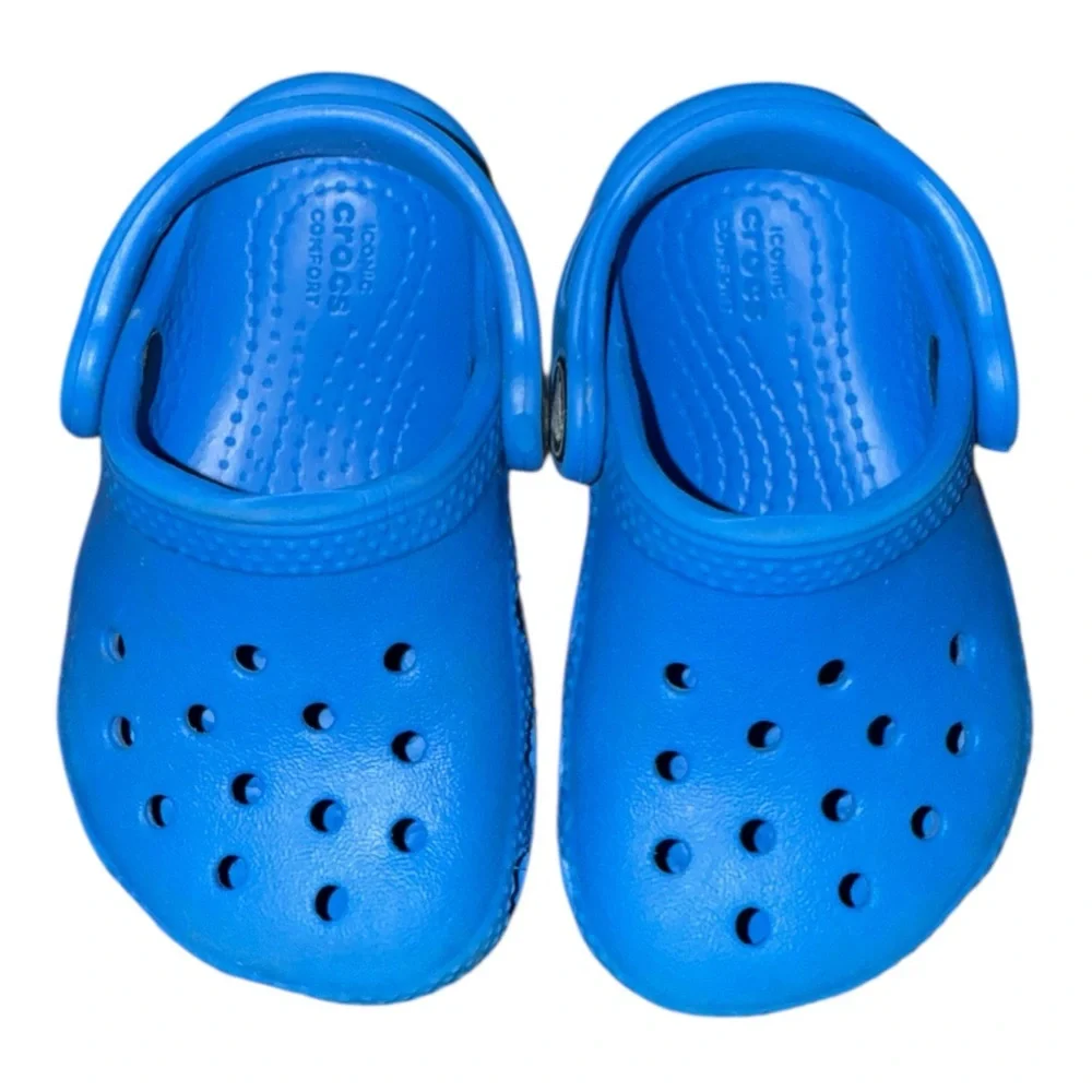 Crocs Classic Clogs Children’s Size 4 Vibrant Blue